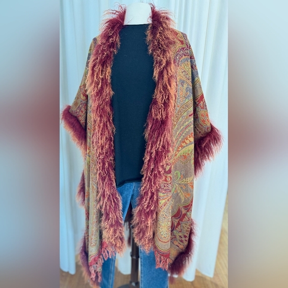 Jean Crisan Fourrure wool woven multicolor Paisley pattern w/ lamb fur trim cape - Picture 2 of 7